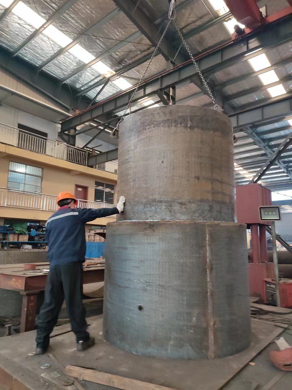 西藏碳化铬耐磨料仓 碎玻璃料仓 堆焊耐磨钢板